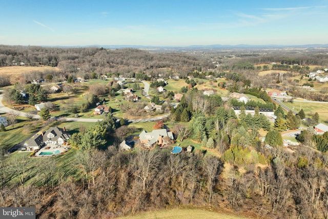 245 ORCHARD DR, Hanover, PA 17331