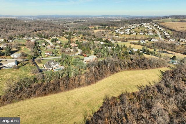 245 ORCHARD DR, Hanover, PA 17331