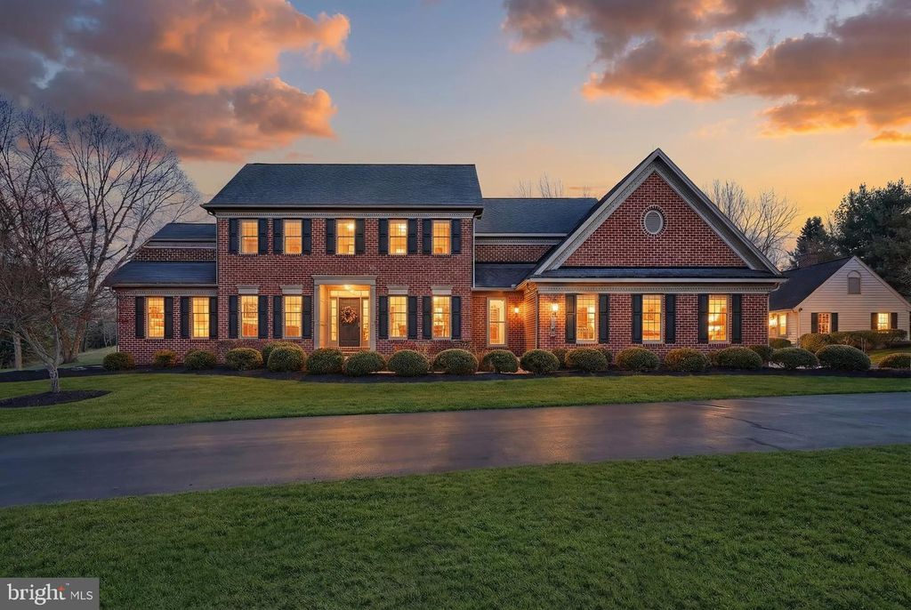 245 ORCHARD DR, Hanover, PA 17331