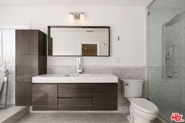 2633 N Commonwealth Avenue, Los Angeles, CA 90027