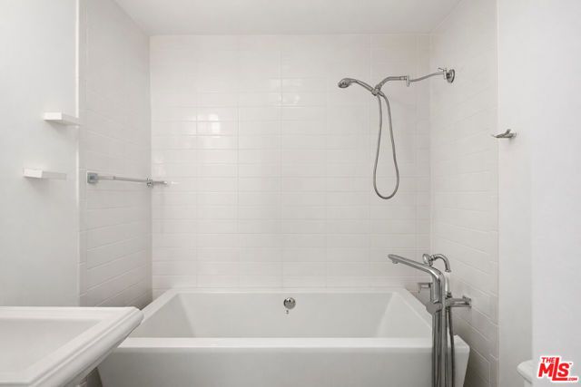 2633 N Commonwealth Avenue, Los Angeles, CA 90027