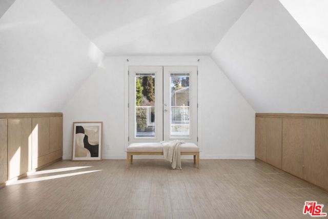 2633 N Commonwealth Avenue, Los Angeles, CA 90027