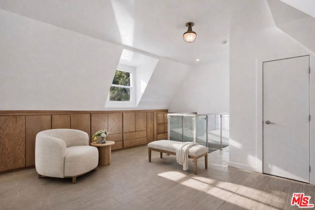 2633 N Commonwealth Avenue, Los Angeles, CA 90027