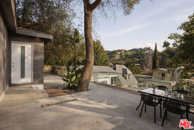 2633 N Commonwealth Avenue, Los Angeles, CA 90027