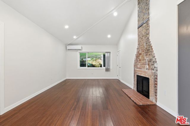 2633 N Commonwealth Avenue, Los Angeles, CA 90027