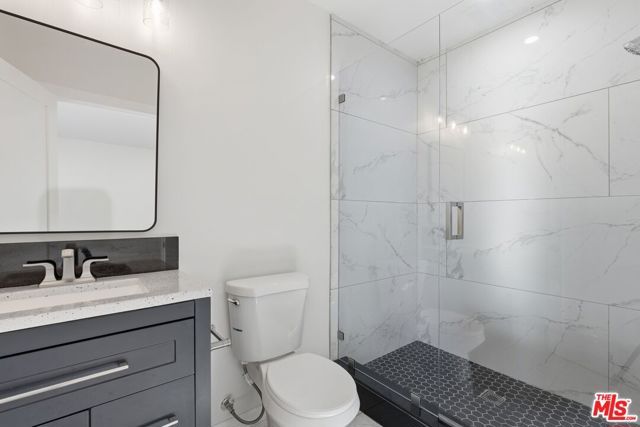 2633 N Commonwealth Avenue, Los Angeles, CA 90027