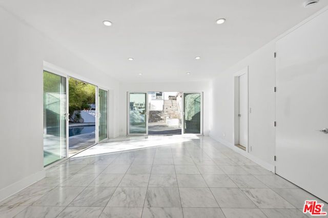 2633 N Commonwealth Avenue, Los Angeles, CA 90027