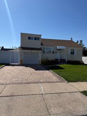 15 Barrington Street, Westbury, NY 11590