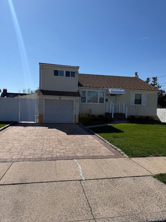 15 Barrington Street, Westbury, NY 11590