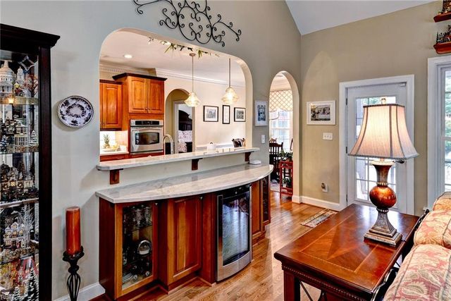 104 Nottinghamshire, Williamsburg, VA 23188