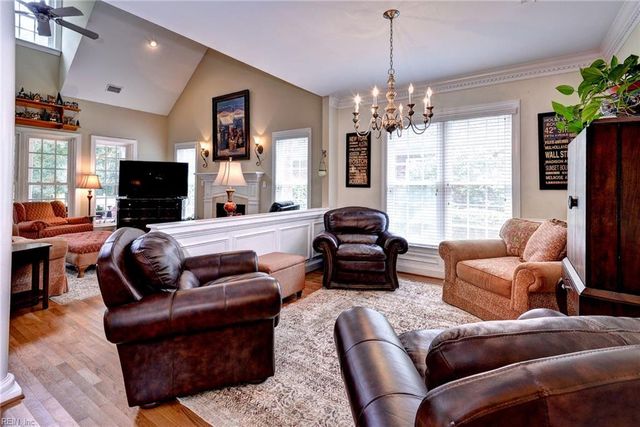 104 Nottinghamshire, Williamsburg, VA 23188
