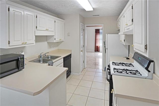 3806 Clayton Crossing Way, Ellenwood, GA 30294