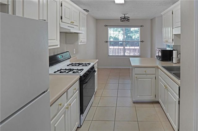 3806 Clayton Crossing Way, Ellenwood, GA 30294