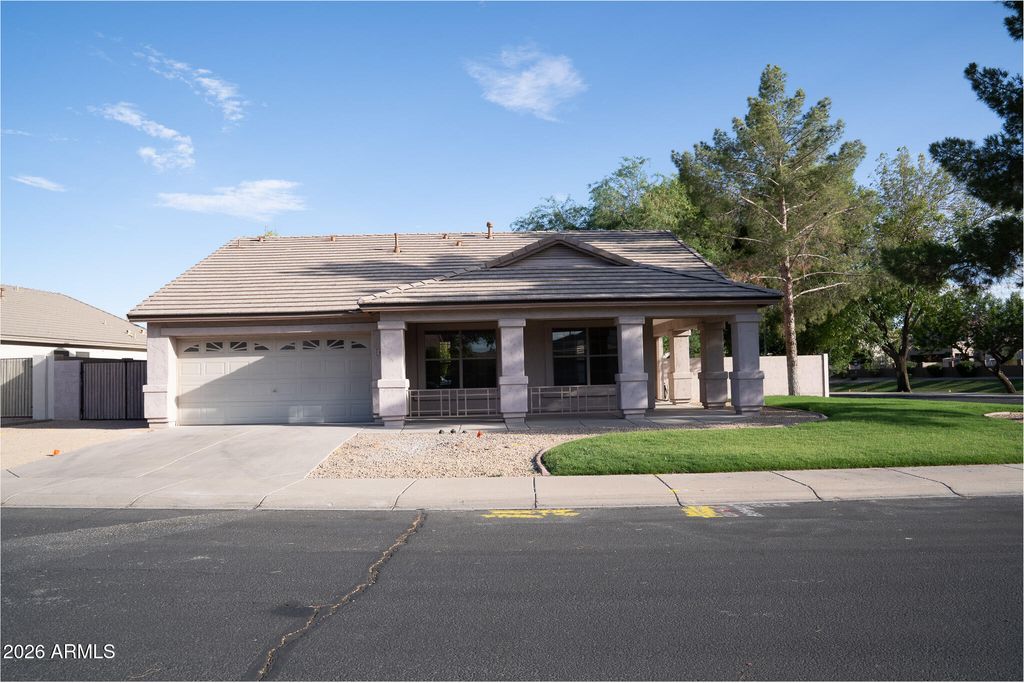Image 1 of property listing at 6401 W Behrend Drive, Glendale, AZ 85308