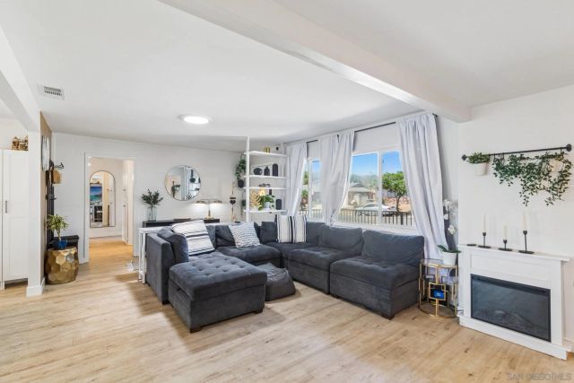 9239 Bellagio Rd, Santee, CA 92071