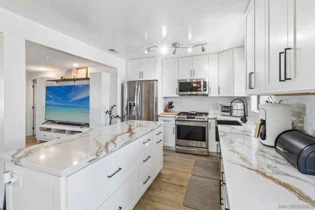 9239 Bellagio Rd, Santee, CA 92071