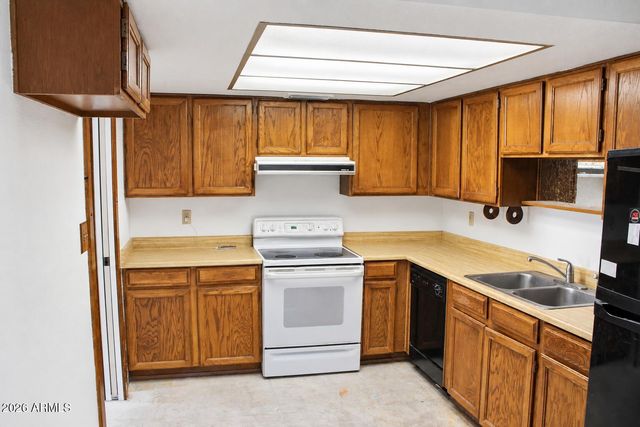 5233 W MOUNTAIN VIEW Road, Glendale, AZ 85302