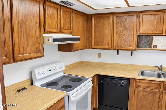 5233 W MOUNTAIN VIEW Road, Glendale, AZ 85302