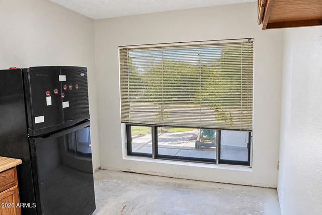 5233 W MOUNTAIN VIEW Road, Glendale, AZ 85302