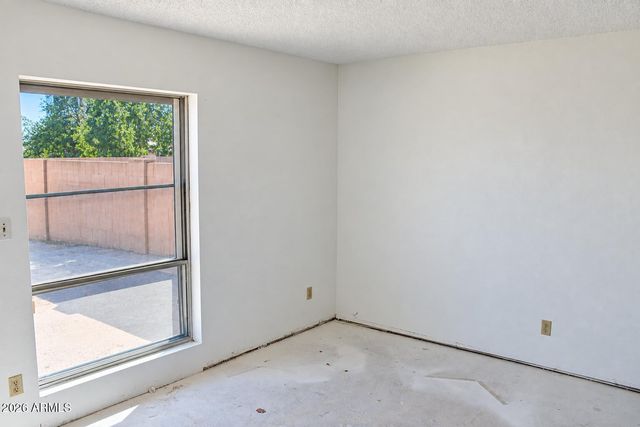 5233 W MOUNTAIN VIEW Road, Glendale, AZ 85302