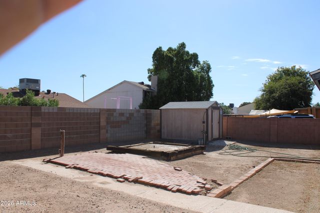 5233 W MOUNTAIN VIEW Road, Glendale, AZ 85302