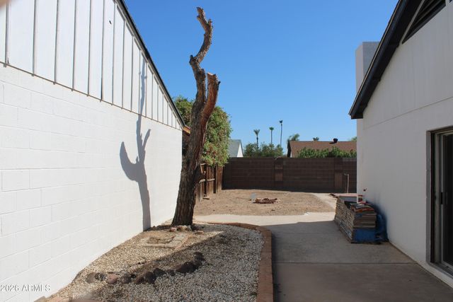 5233 W MOUNTAIN VIEW Road, Glendale, AZ 85302