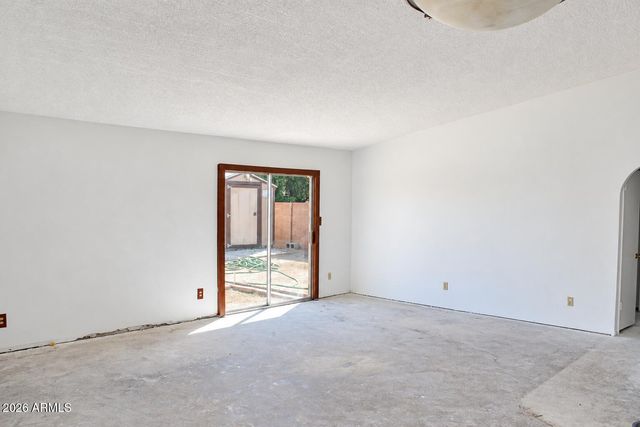 5233 W MOUNTAIN VIEW Road, Glendale, AZ 85302