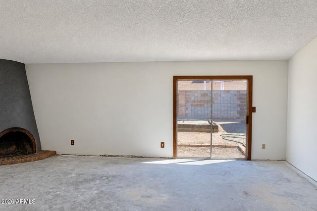 5233 W MOUNTAIN VIEW Road, Glendale, AZ 85302