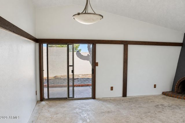 5233 W MOUNTAIN VIEW Road, Glendale, AZ 85302