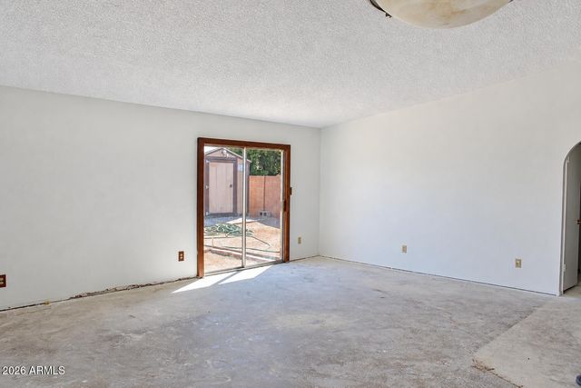 5233 W MOUNTAIN VIEW Road, Glendale, AZ 85302