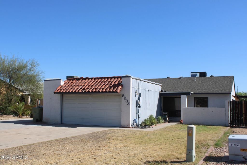 5233 W MOUNTAIN VIEW Road, Glendale, AZ 85302