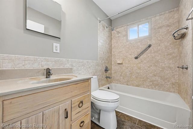 1690 Marylestone Drive, West Bloomfield, MI 48324