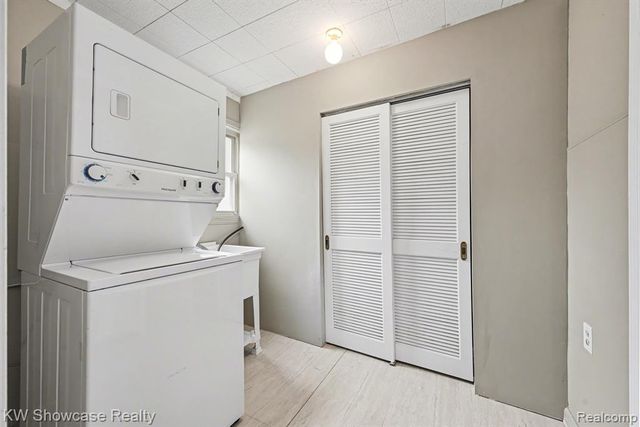 1690 Marylestone Drive, West Bloomfield, MI 48324