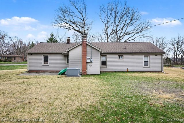 1690 Marylestone Drive, West Bloomfield, MI 48324