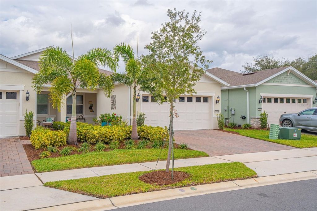 Image 2 of property listing at 13615 SPLASHING ISLA DRIVE, Winter Garden, FL 34787