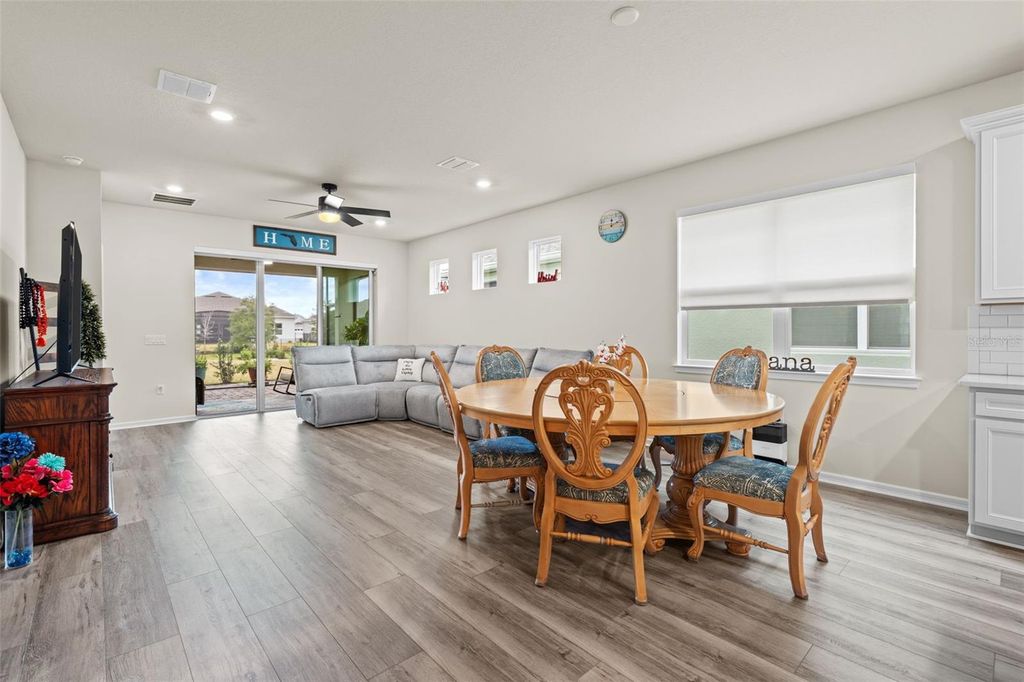 Image 12 of property listing at 13615 SPLASHING ISLA DRIVE, Winter Garden, FL 34787