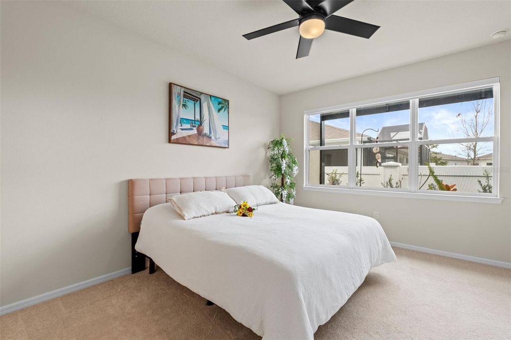 Image 19 of property listing at 13615 SPLASHING ISLA DRIVE, Winter Garden, FL 34787