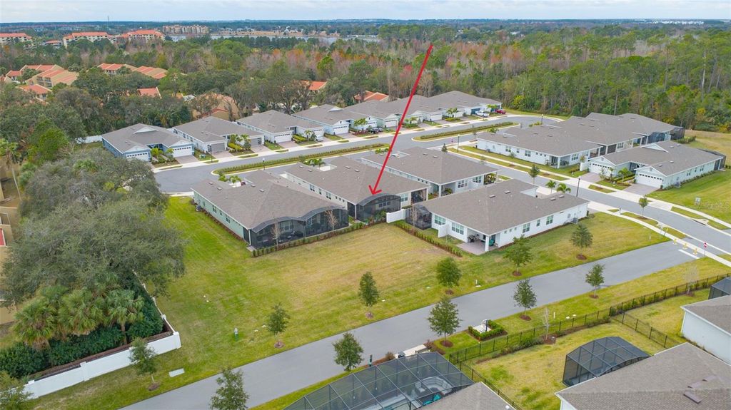 Image 33 of property listing at 13615 SPLASHING ISLA DRIVE, Winter Garden, FL 34787