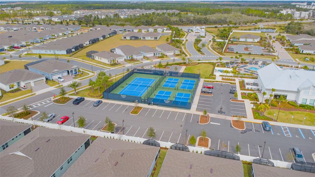 Image 39 of property listing at 13615 SPLASHING ISLA DRIVE, Winter Garden, FL 34787