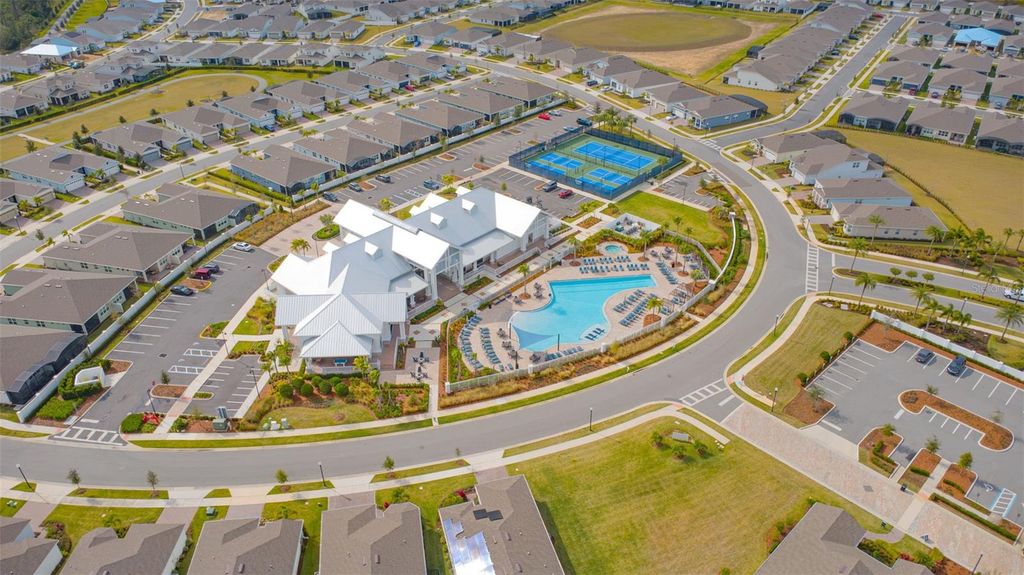 Image 45 of property listing at 13615 SPLASHING ISLA DRIVE, Winter Garden, FL 34787