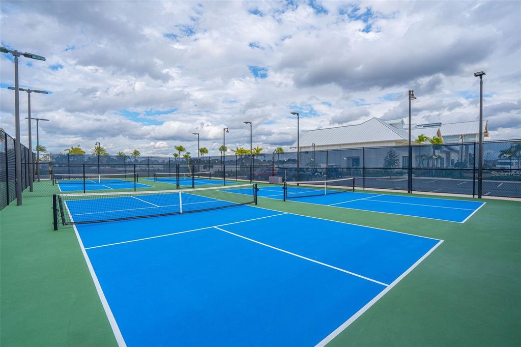 Image 46 of property listing at 13615 SPLASHING ISLA DRIVE, Winter Garden, FL 34787