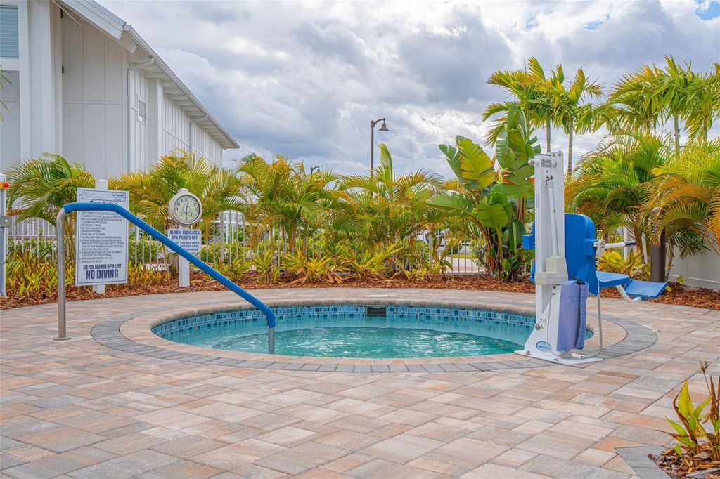 Image 60 of property listing at 13615 SPLASHING ISLA DRIVE, Winter Garden, FL 34787