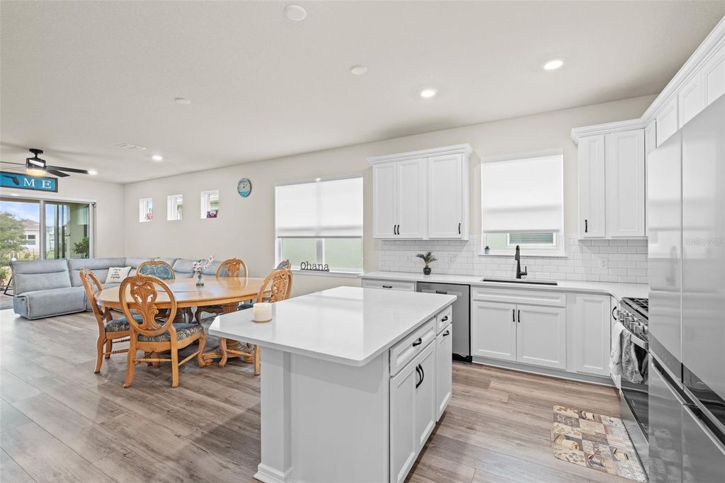 Image 8 of property listing at 13615 SPLASHING ISLA DRIVE, Winter Garden, FL 34787