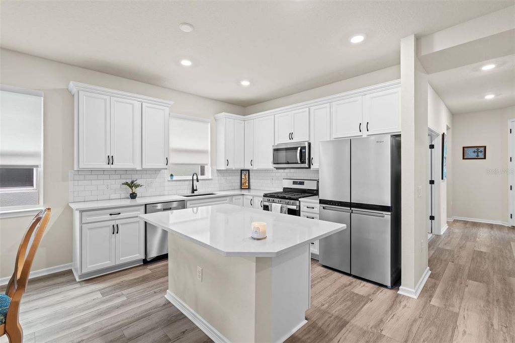 Image 9 of property listing at 13615 SPLASHING ISLA DRIVE, Winter Garden, FL 34787