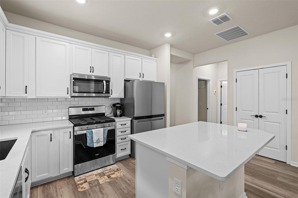 Image 10 of property listing at 13615 SPLASHING ISLA DRIVE, Winter Garden, FL 34787