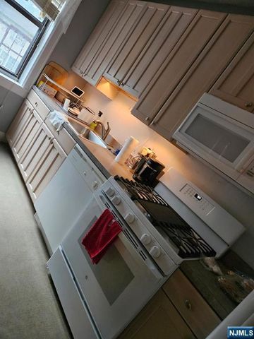 303 Hamilton Place B4, Hackensack, NJ 07601