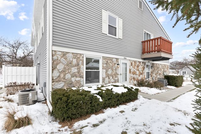 1066 Glouchester Harbor 1066, Schaumburg, IL 60193