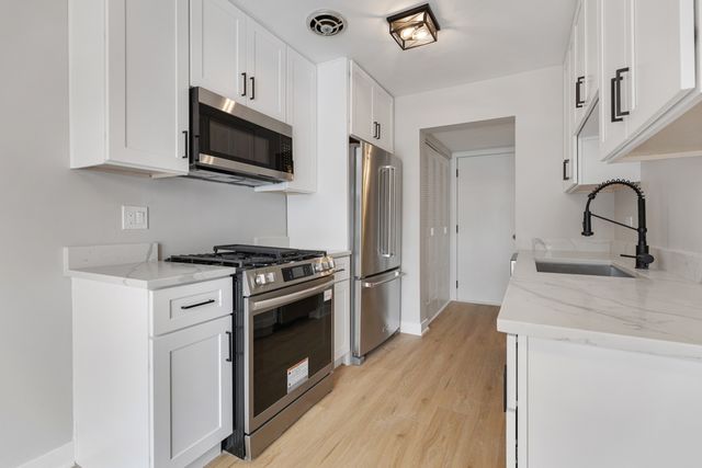 1066 Glouchester Harbor 1066, Schaumburg, IL 60193