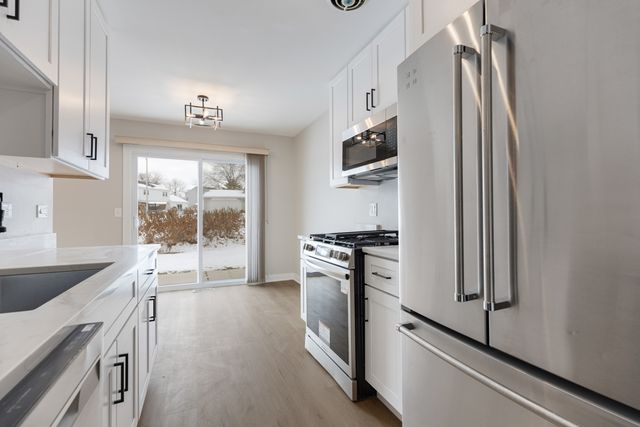 1066 Glouchester Harbor 1066, Schaumburg, IL 60193