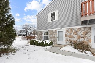 1066 Glouchester Harbor 1066, Schaumburg, IL 60193